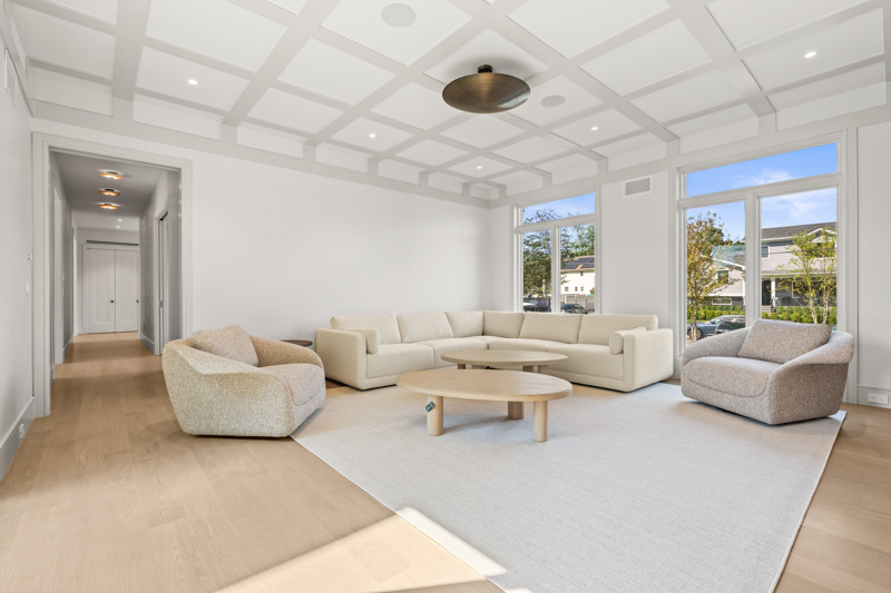 Supplied property photographs and details for 889 Red Oaks Drive